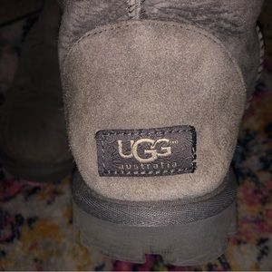 Grey UGG’s